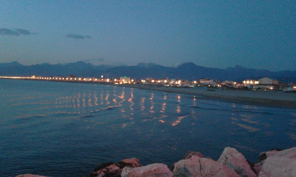 La Viareggina Ξενοδοχείο Βιαρέτζιο Εξωτερικό φωτογραφία